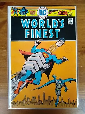Buy World's Finest 235, VF (8.0), January 1976 • 3.91£