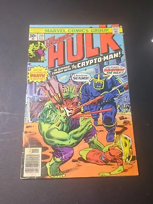 Buy The Incredible Hulk #205 - Standard Edition (1976) • 2.40£