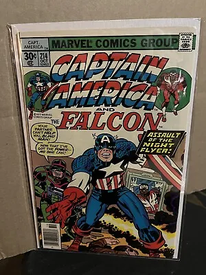 Buy Captain America 214 🔥1977 NWSTND🔥NIGHT FLYER Falcon🔥Bronze Marvel Comics🔥VF • 7.90£