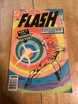 Buy DC Comics The Flash: Who Is The Rainbow Raider? #286 June 1980 • 11.87£
