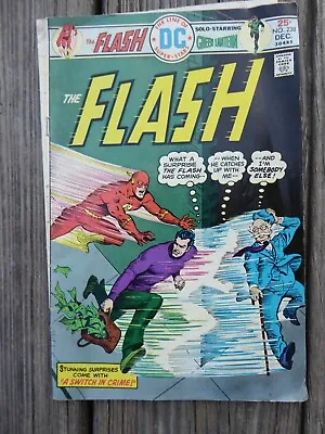 Buy 1 Comic Book - The Flash - Vol. 26 - No. 238 - December 1975 - DC Comics • 4.82£