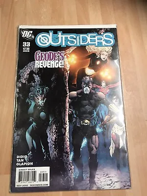 Buy DC Comics. Outsiders. #33. Nov 2010.  • 5£