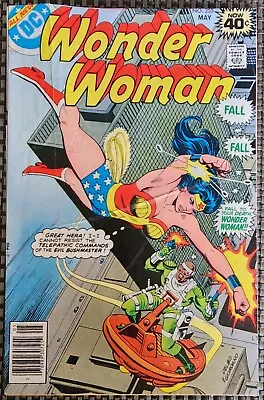 Buy Wonder Woman #255 (1979) Newsstand Version  • 4£