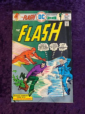 Buy The Flash #238 /   Olys Pt. 2      / A Switch In Crime / 1975 • 16.06£