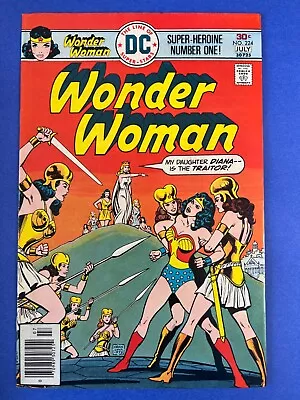 Buy Wonder Woman #224 Comic Book 1976 DC Comics VF/NM • 26.50£