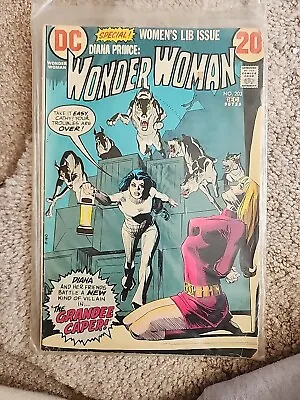 Buy Wonder Woman # 203 - Bondage Cover VF Cond. • 28.01£