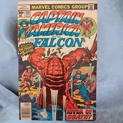 Buy Captain America #208 Regular Edition (1976) • 9.48£