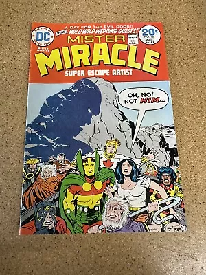 Buy MISTER MIRACLE  #18 SUPER ESCAPE ARTIST  Front And Back Cover Intact • 6.32£