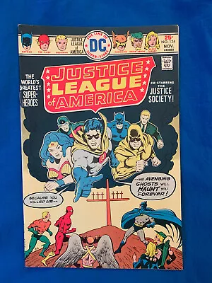 Buy JUSTICE LEAGUE OF AMERICA  #124/  Avenging Ghosts Of The Justice Society   /1975 • 31.62£