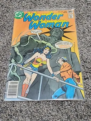 Buy Wonder Woman No. 239 Jan 1977 DC Comics • 9.65£