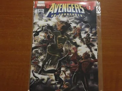 Buy Marvel Comics:  AVENGERS #675 March 2018 Lenticular Cover 'No Surrender Part 1' • 7£