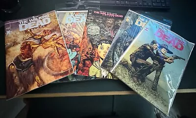Buy Walking Dead Deluxe Comics 1-5 • 5£