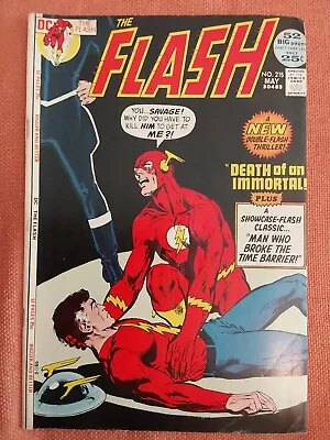 Buy Vintage Comics - The Flash #215 (1972) • 14.46£