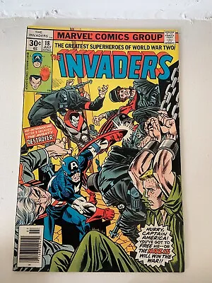 Buy US Marvel Invaders # 18 • 14.38£