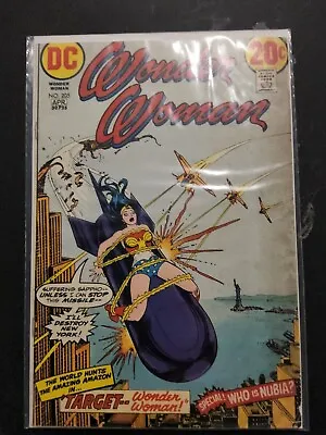 Buy DC Presents Wonder Women #205 • 98.83£