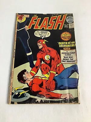 Buy Flash 215 Neal Adams Cover  (publ. May 1972) • 14.22£