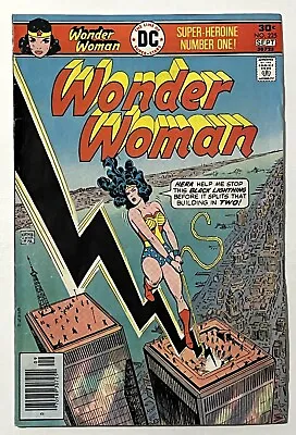 Buy Wonder Woman #225 - DC Comics 1976 - Original Series - FN/VF - Twin Towers Cover • 11.86£