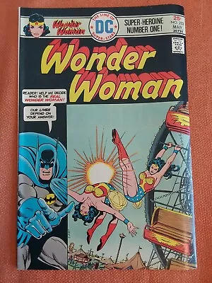 Buy Wonder Woman #222 Batman And The Justice League!!! DC Comics 1976 • 19.19£